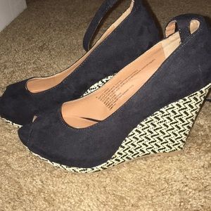 Mossimo black wedges